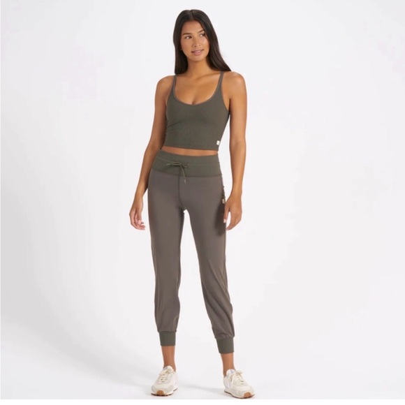 Vuori Rib Top & Daily Jogger in Oregano Green Matching Set . Size M - Picture 4 of 13